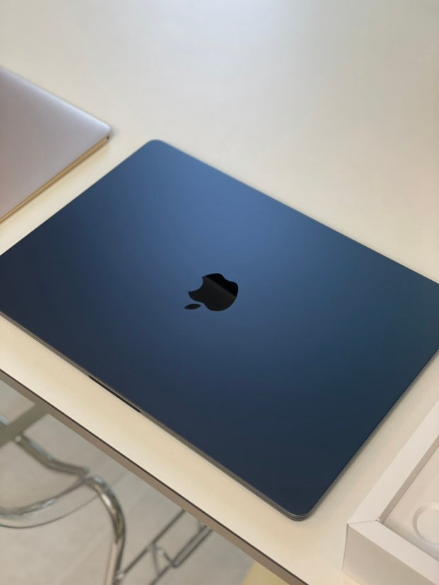 애플 M4 13인치 512GB 미드나이트 이미지