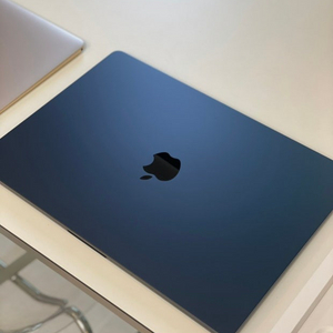 애플 M4 13인치 512GB 미드나이트 이미지