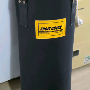 쇼다운 샌드백입니다.높이는 대략 80cm 나오네요. 이미지