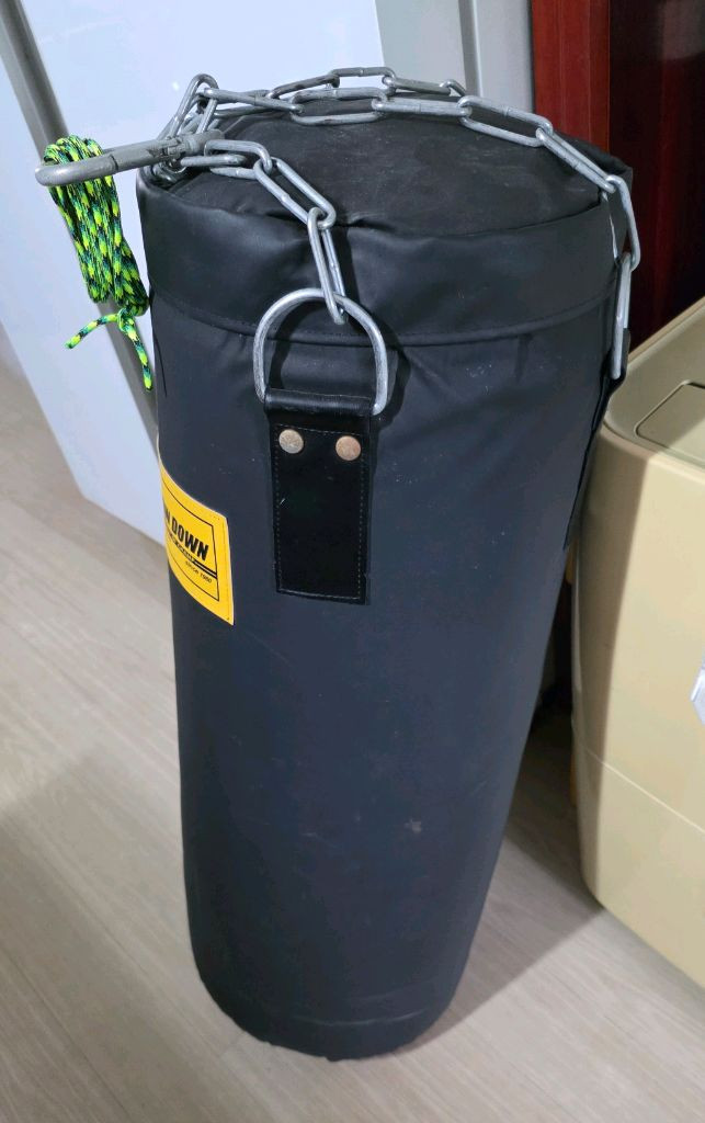 쇼다운 샌드백입니다.높이는 대략 80cm 나오네요. 이미지