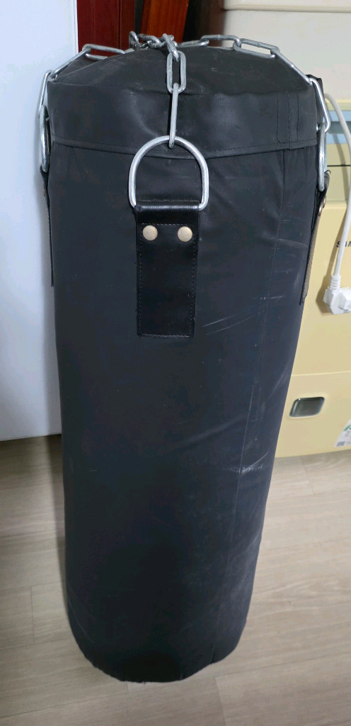 쇼다운 샌드백입니다.높이는 대략 80cm 나오네요. 이미지