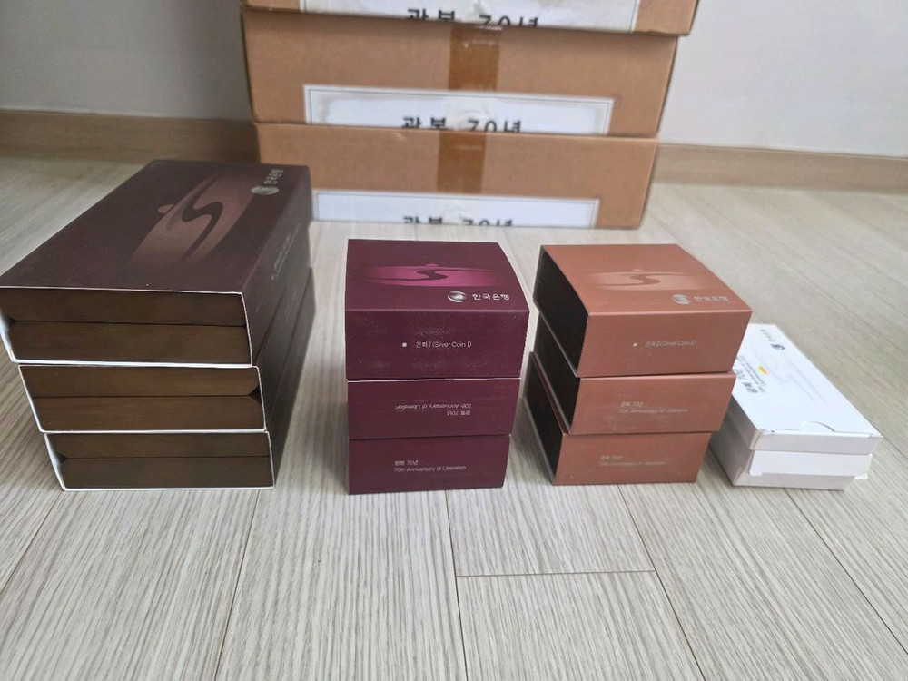 [미개봉/새제품] 광복 70주년 기념주화 택배 박스 풀세트 (은화 I 은화 II 동 3종 세트외 3종) 이미지