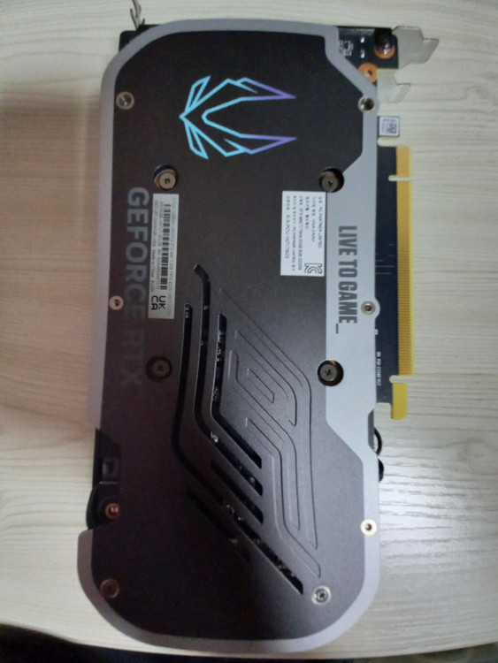 RTX 4060 Ti 8GB, 2070 8GB 와 각종 PC 부품 이미지