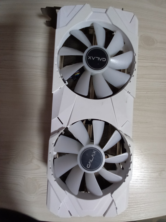RTX 4060 Ti 8GB, 2070 8GB 와 각종 PC 부품 이미지