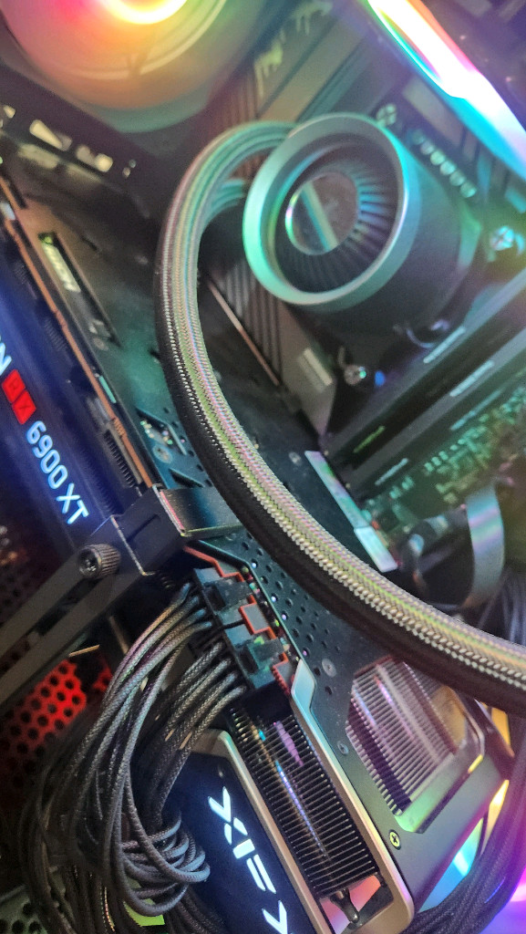 XFX RX 6900XT 16G MERC 이미지