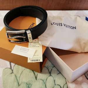 루이비통퐁 뇌프 타이가 35MM 90cm남성 벨트 판매합니다. 이미지
