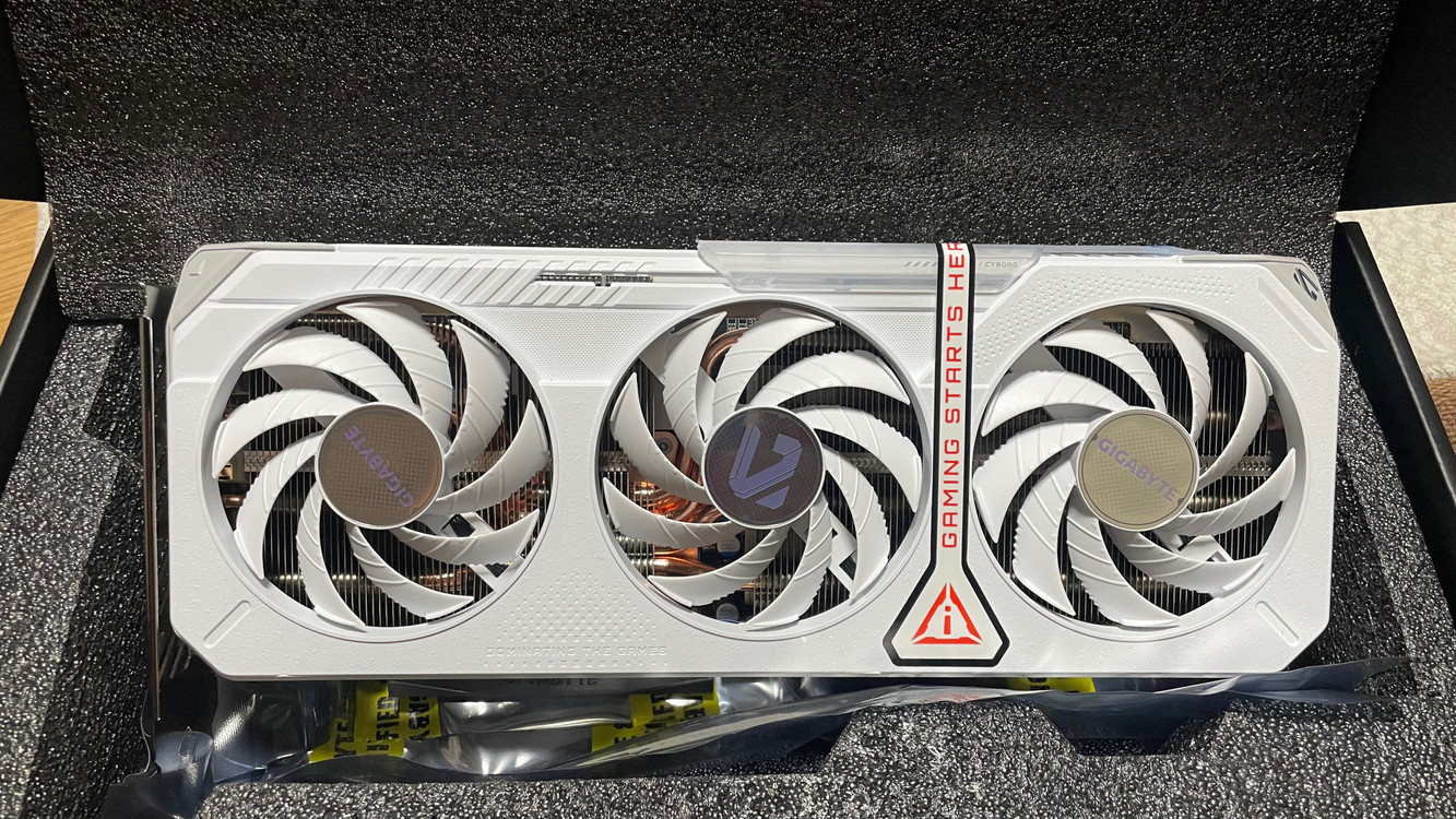 RX 9070 XT 게이밍 그래픽카드 이미지