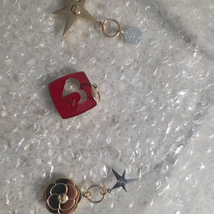 샤넬 홀리데이 챰 3종류 개당 15000원 이미지