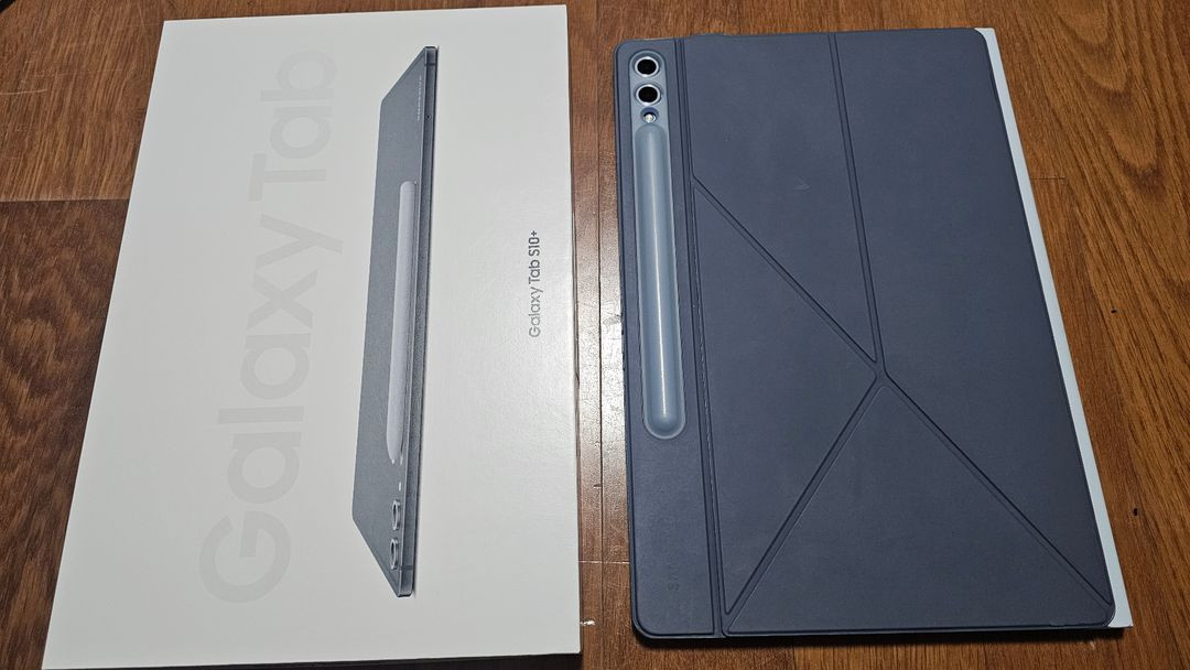 갤럭시탭s10 플러스 wifi 256GB 입니다. 정품케이스 포함 이미지