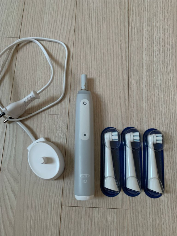 오랄비 전동칫솔 io3 이미지