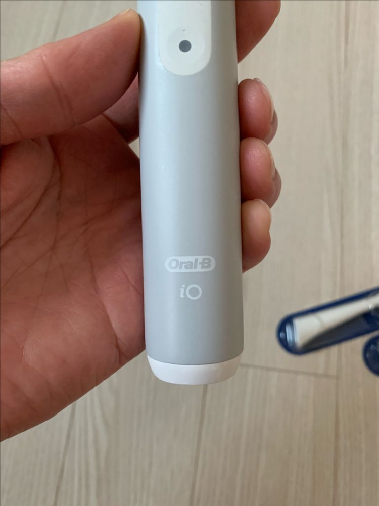 오랄비 전동칫솔 io3 이미지