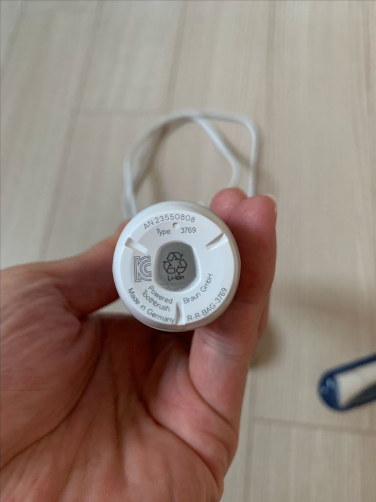 오랄비 전동칫솔 io3 이미지