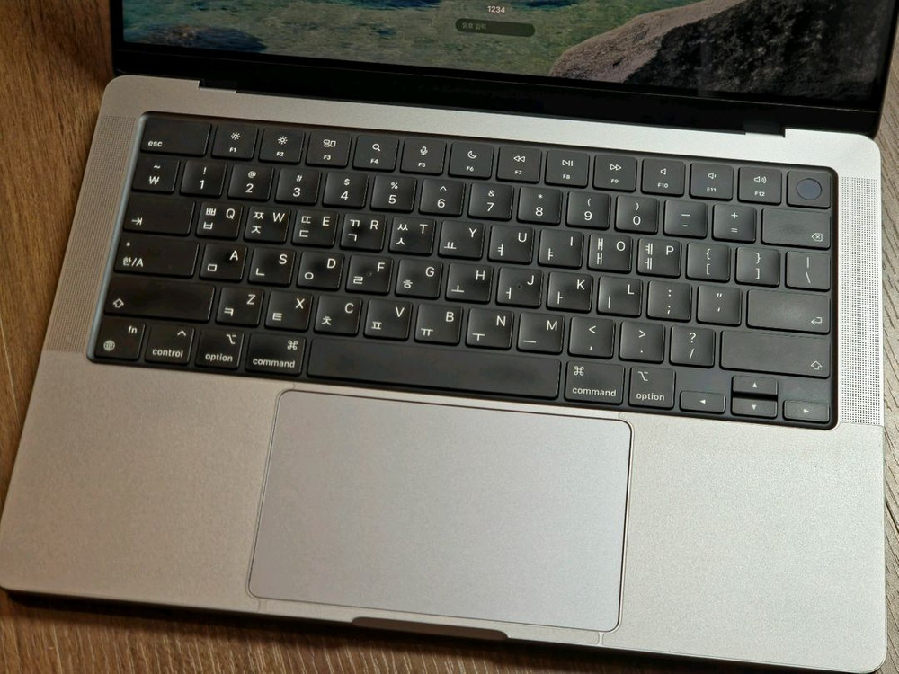 애플 맥북프로 14 인치 M1 8코어 CPU, 14코어 GPU 실버 (램16GB, SSD 512GB) 이미지