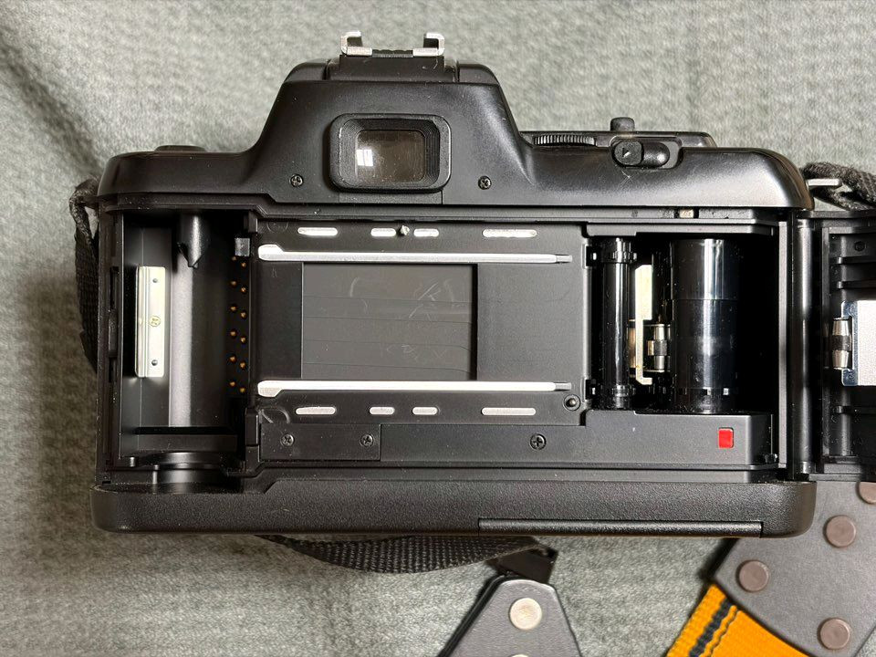 니콘 F401 SLR 카메라, 35-70mm 렌즈 세트 판매합니다. 이미지