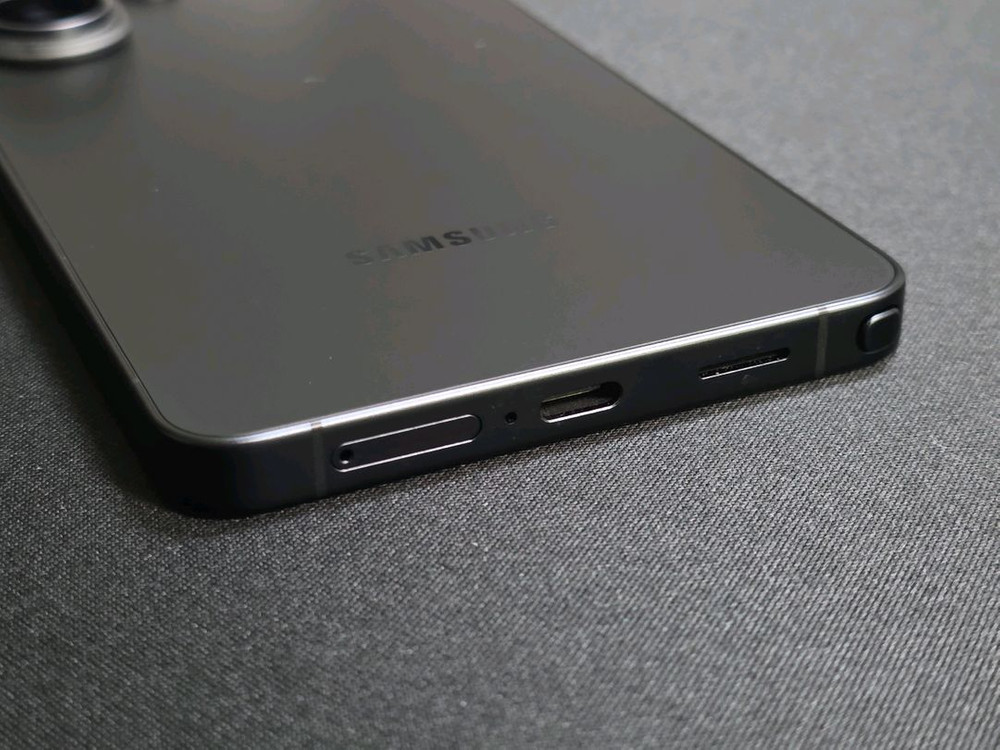 갤럭시 S26울트라 1TB + 16GB 자급제 블랙 이미지