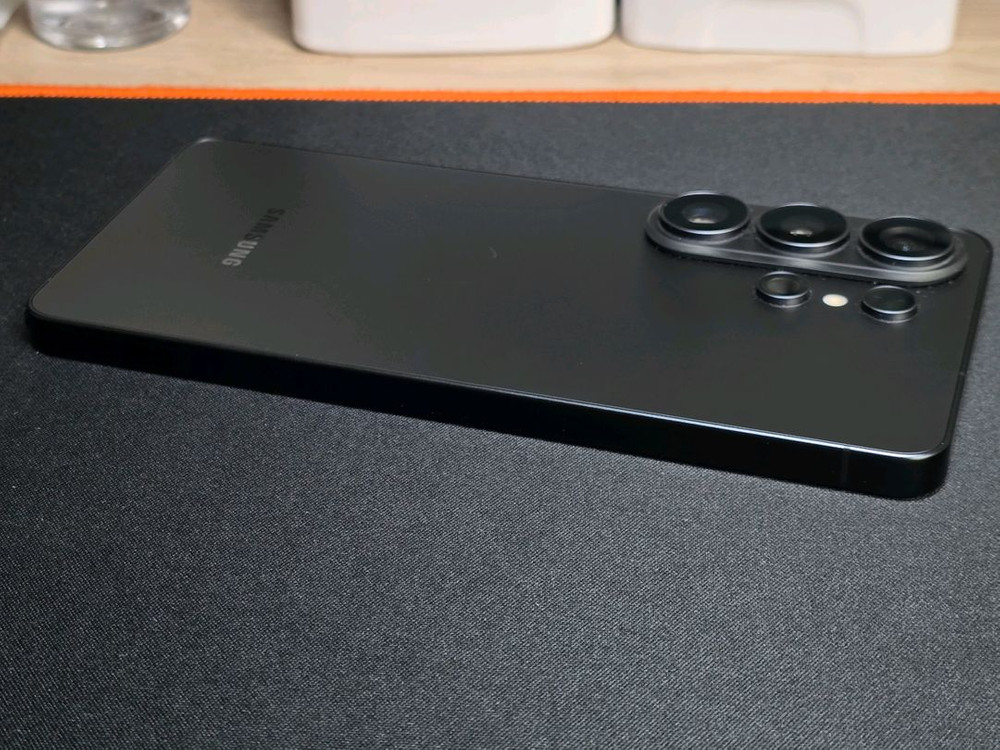 갤럭시 S26울트라 1TB + 16GB 자급제 블랙 이미지