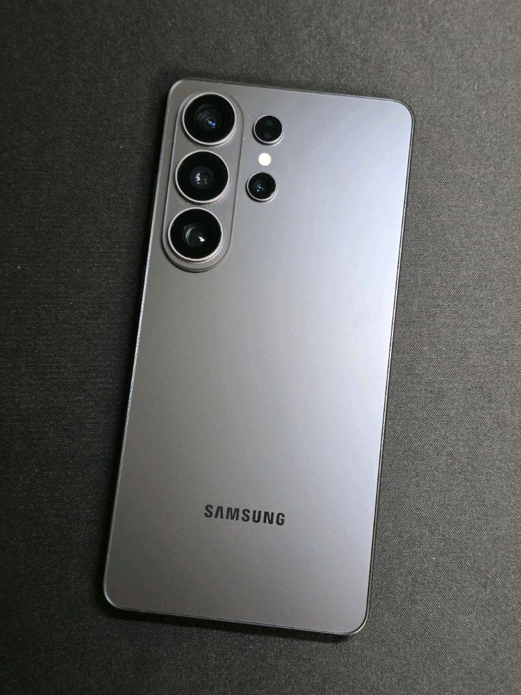 갤럭시 S26울트라 1TB + 16GB 자급제 블랙 이미지