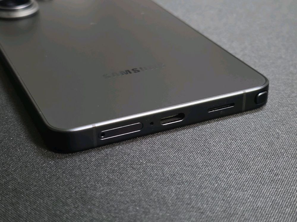 갤럭시 S26울트라 1TB + 16GB 자급제 블랙 이미지