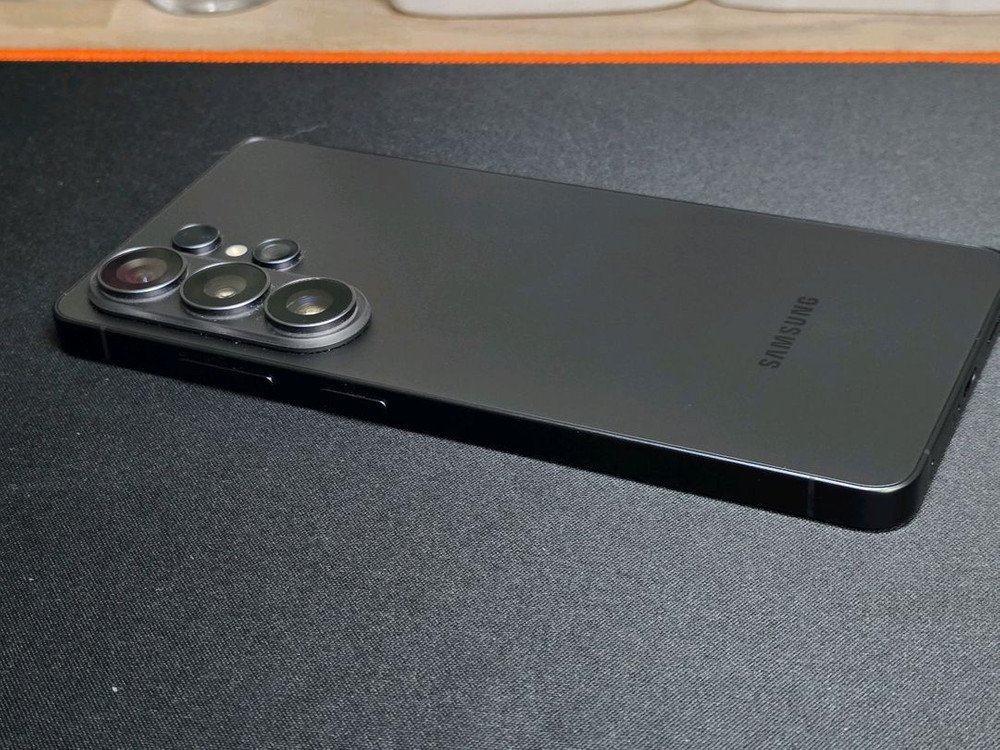 갤럭시 S26울트라 1TB + 16GB 자급제 블랙 이미지