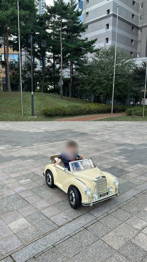 벤츠 300s 클래식 전동카 결혼식화동 돌잔치 대여 / 장기대여가능 이미지