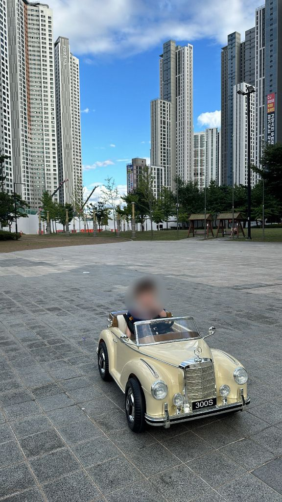 벤츠 300s 클래식 전동카 결혼식화동 돌잔치 대여 / 장기대여가능 이미지