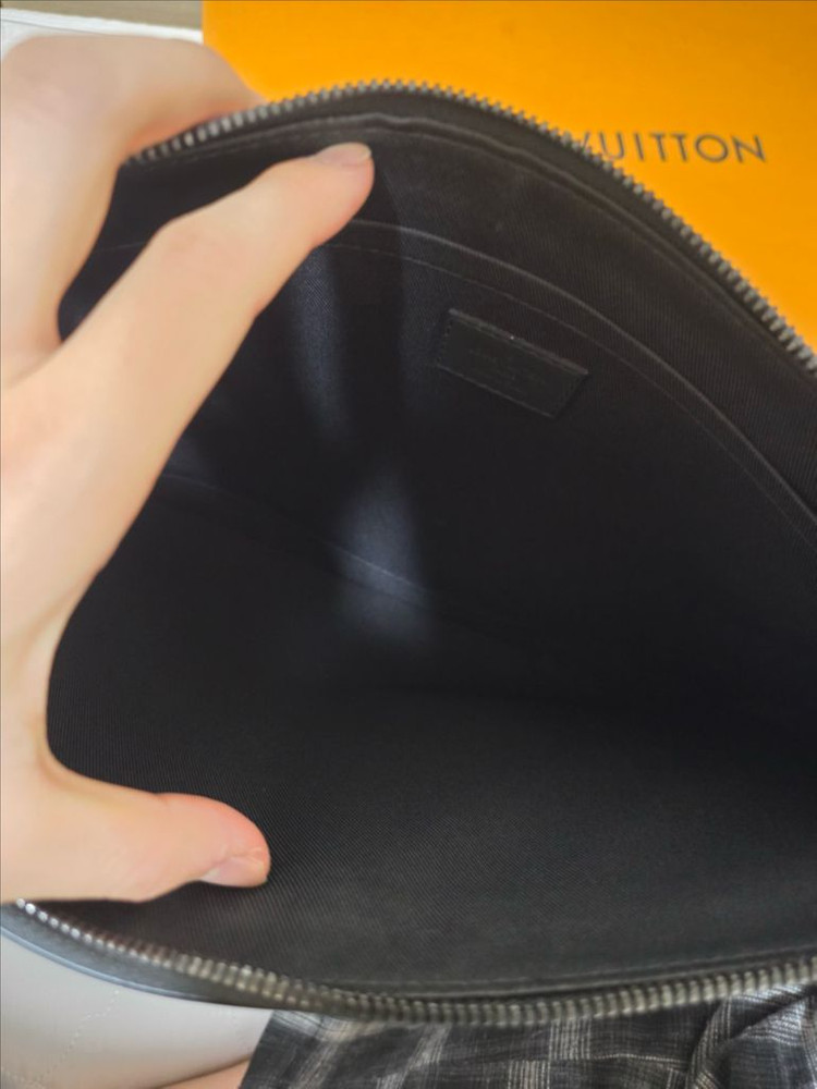 루이비통 쉐도우 포쉐트 모노그램 클러치 블랙 이미지