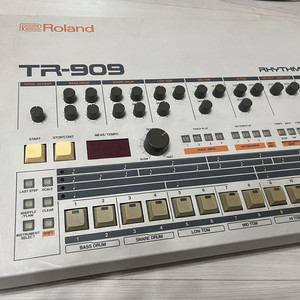 [로랜드] Roland TR-909 아날로그 드럼머신 이미지
