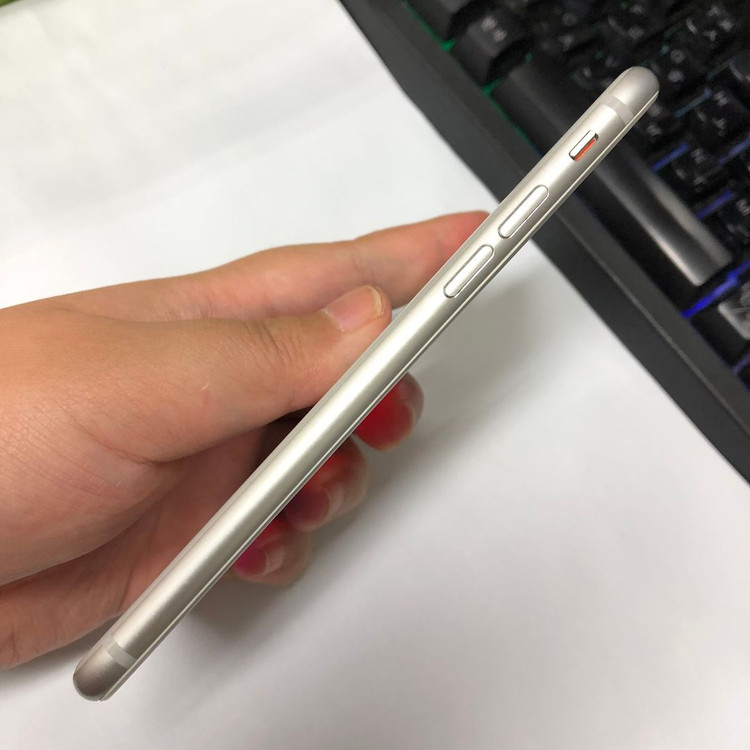 아이폰8 64GB 실버 A급 중고폰 배터리100% 인스타 사진폰 213444 이미지