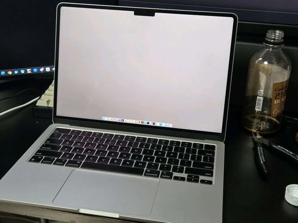 맥북에어 13인치 실버 m3칩 8GB/256GB 이미지