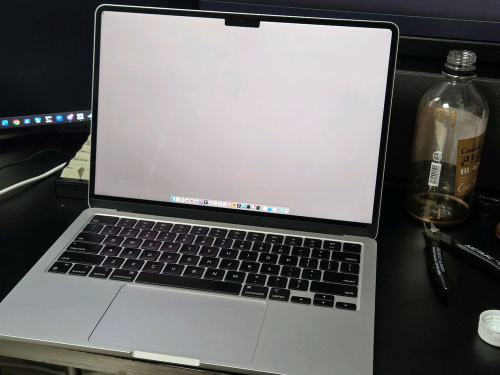 맥북에어 13인치 실버 m3칩 8GB/256GB 이미지