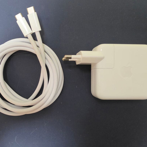 맥세이프 70W USB-C 충전기(A2743) + 240W USB-C 충전 케이블(2m) 이미지