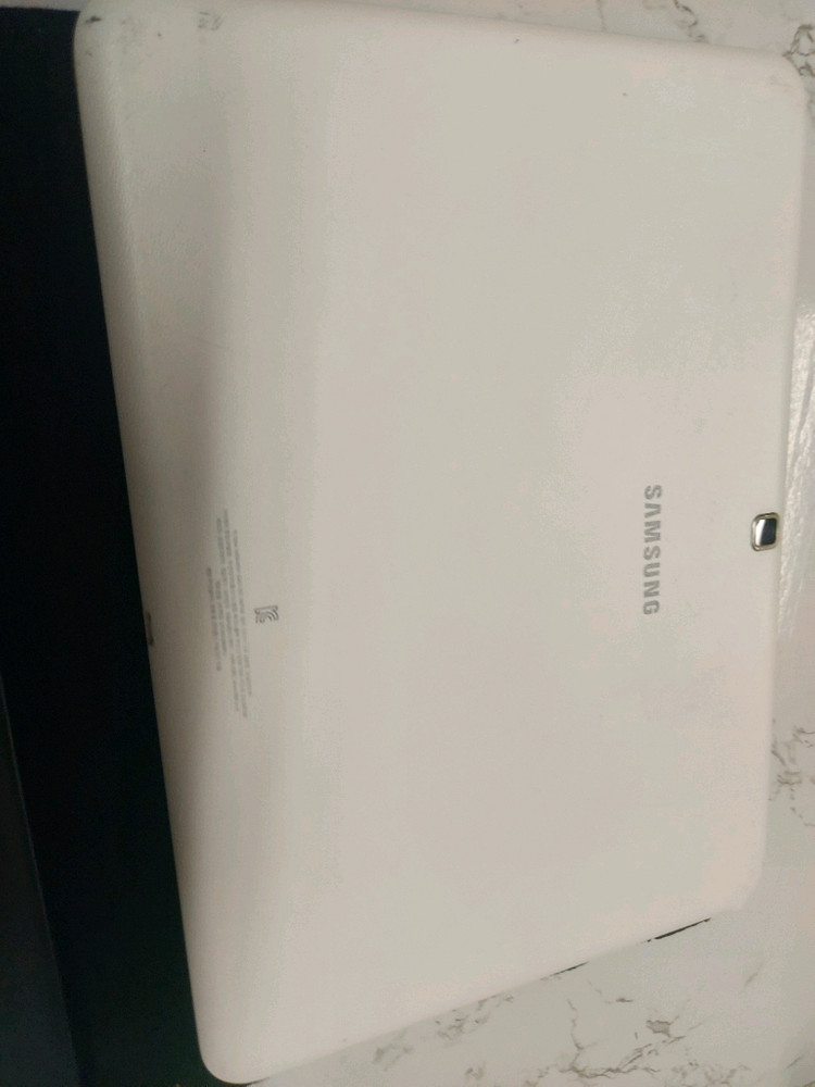 갤럭시탭 4 옛날 제품 이미지