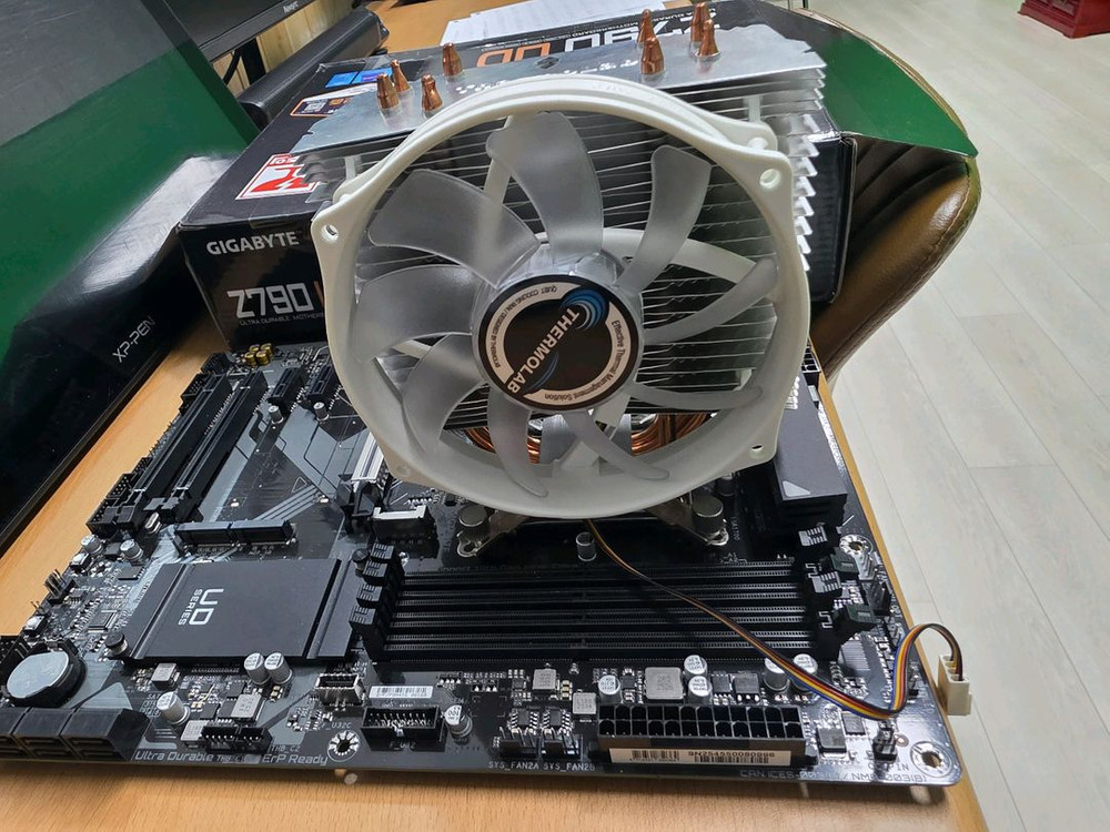 Z790UD 이엠텍 RTX3090 인텔i7 12700k 850외트 80골드 팝니다. 이미지