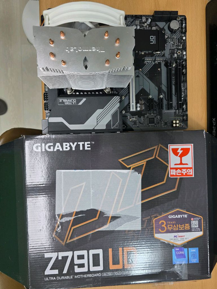 Z790UD 이엠텍 RTX3090 인텔i7 12700k 850외트 80골드 팝니다. 이미지