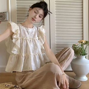 펀칭 레이스 프릴 블라우스 화이트 이미지