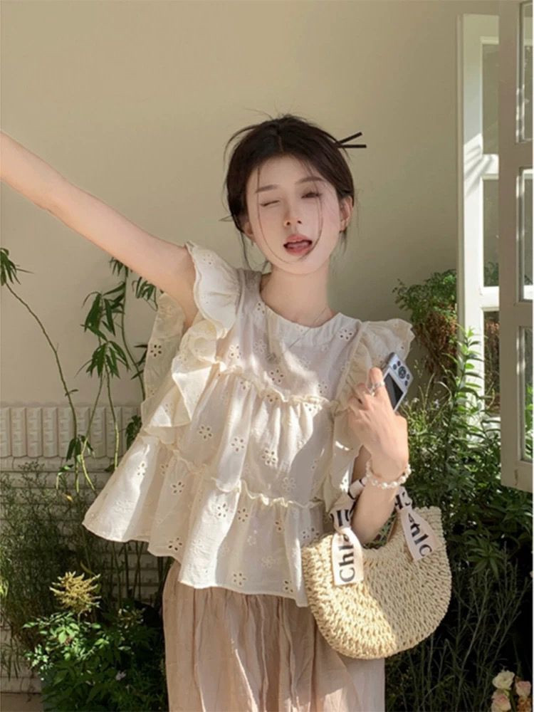 펀칭 레이스 프릴 블라우스 화이트 이미지