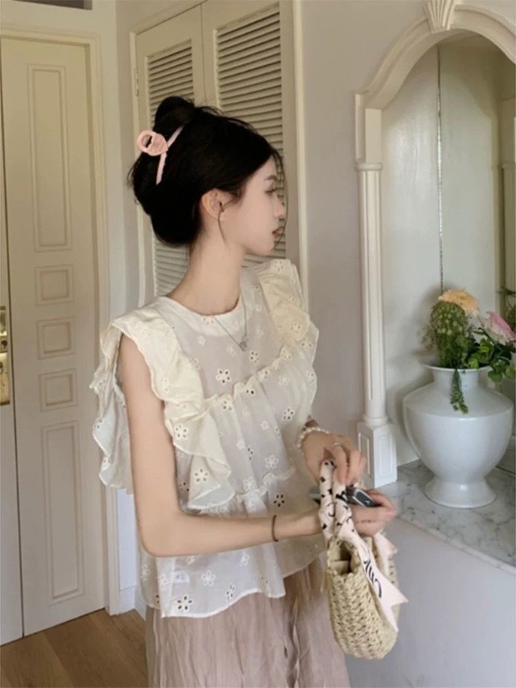 펀칭 레이스 프릴 블라우스 화이트 이미지