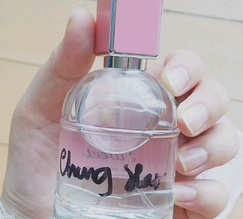 (가격내림)아이오아이 청하 싸인 향수 50ml 이미지