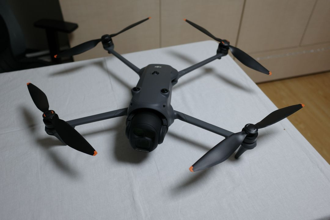 DJI 매빅 4 프로 크리에이터 콤보 512GB (RC 프로 2 포함) 이미지