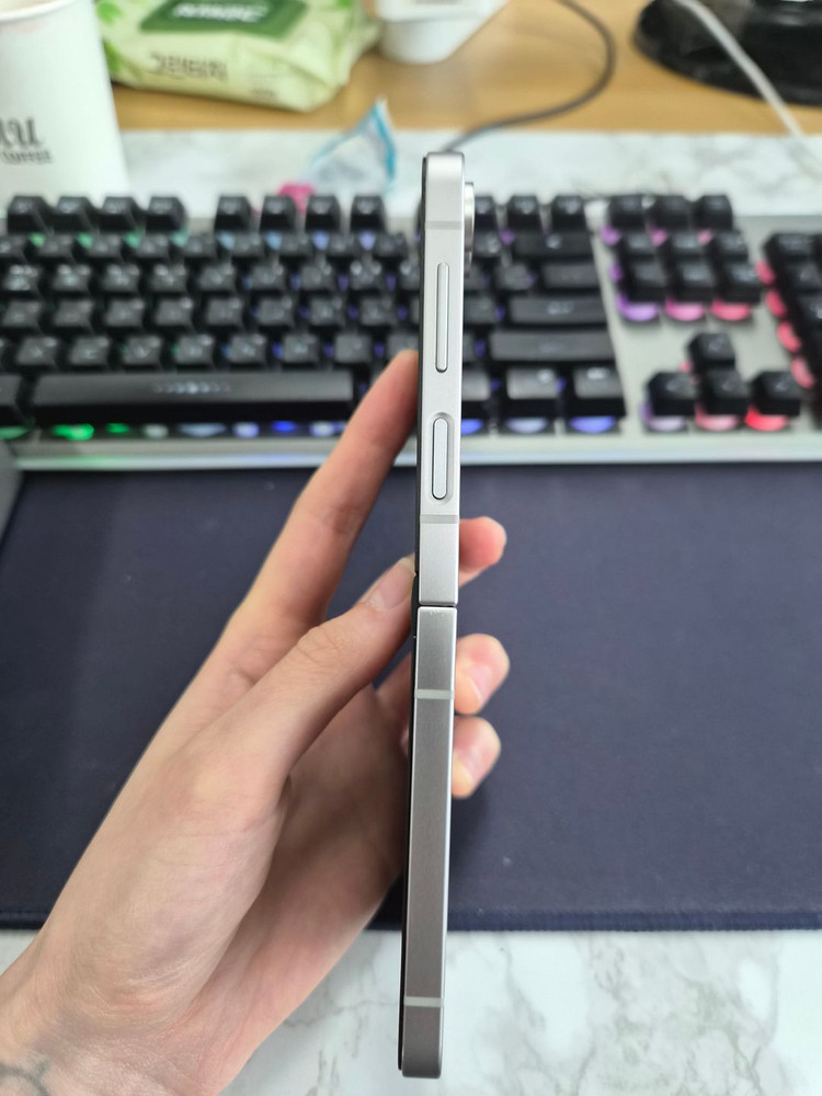 갤럭시 Z플립6 256GB_실버 이미지