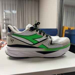 디아도라 ATOMO V7000 러닝화 270mm 이미지