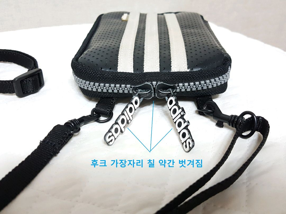 아디다스 펀칭 인조가죽 미니 크로스백/여권가방/지갑겸용 상태좋음 이미지
