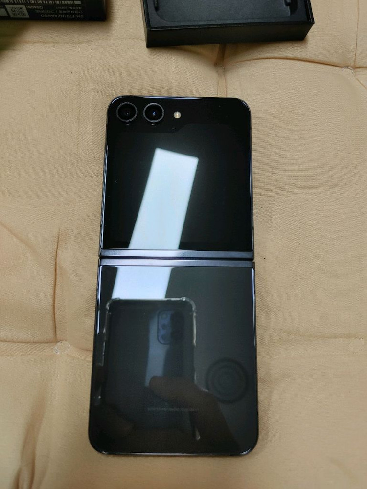 자급제 A급 ㅡ 갤럭시 Z플립5 256GB + 새케이스 이미지
