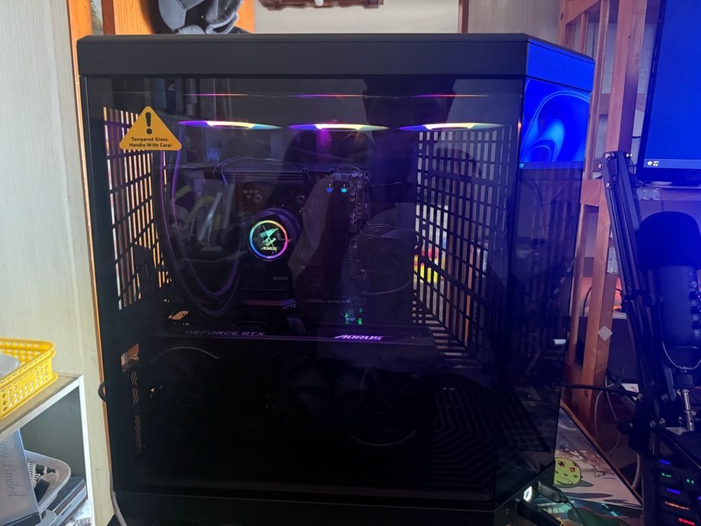 기가바이트 어로스 풀셋 y70 빌드 rtx5070 이미지