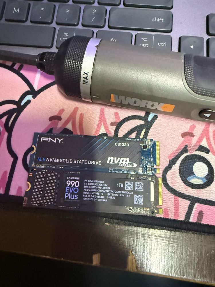 기가바이트 어로스 풀셋 y70 빌드 rtx5070 이미지