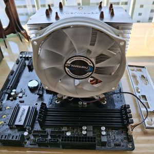 I7 8700k, z370m Pro 4,THERMOLAB WHITE LED quiet cooling fan. 이미지