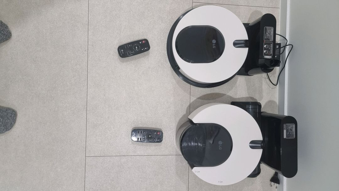 LG오브제 로봇청소기 R9 M9 2개 일괄 판매 입니다 이미지