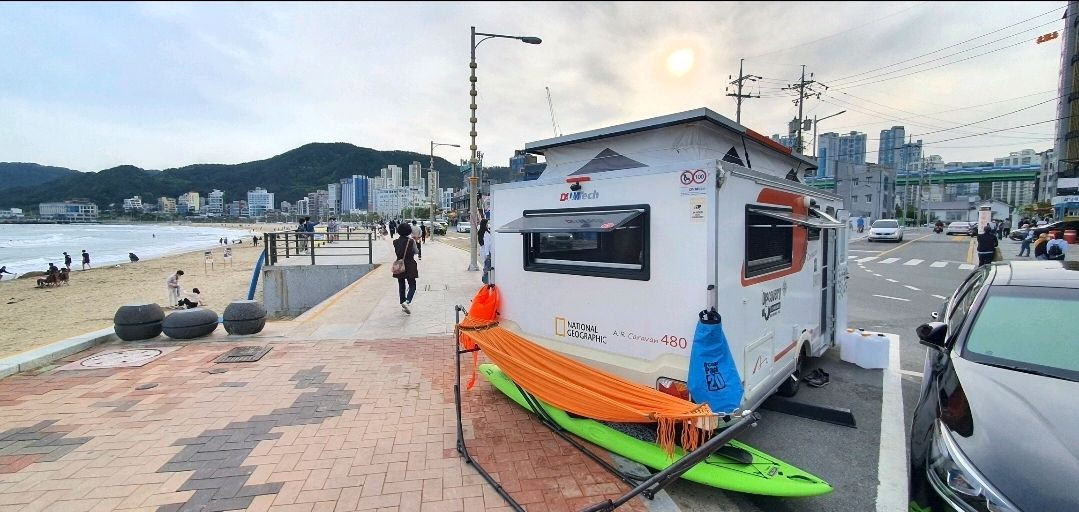 부산 울산 창원 경남 카라반 팝니다 지하주차장 주차가능 화장실 샤워장 루프폴딩 캠핑카 팝업텐트 텐트트레일러 이미지