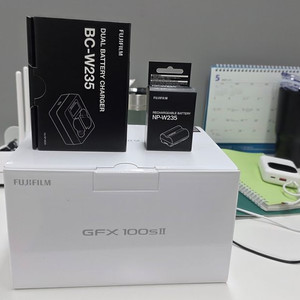 후지플름 정품 GFX100S II 중형 카메라 +정품 추가 배터리 + 정품 듀얼충전기 (내고가능) 이미지