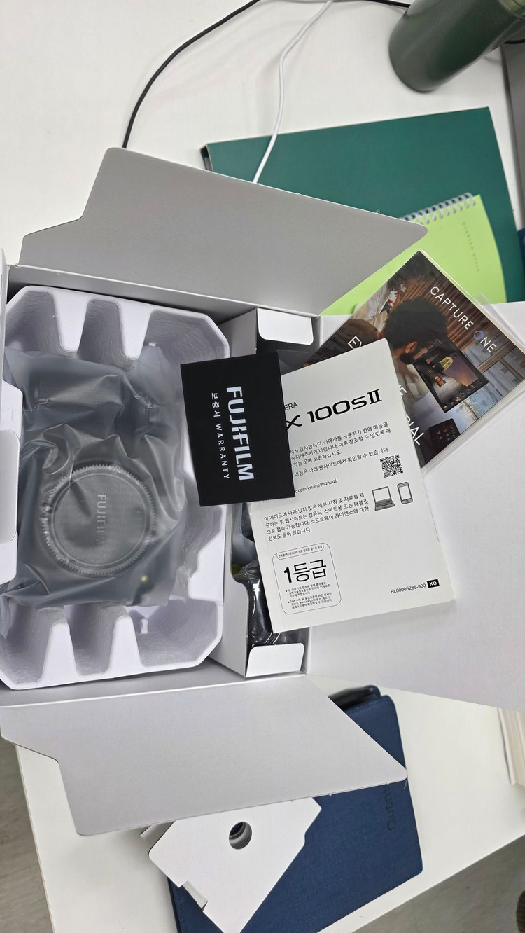 후지플름 정품 GFX100S II 중형 카메라 +정품 추가 배터리 + 정품 듀얼충전기 (내고가능) 이미지